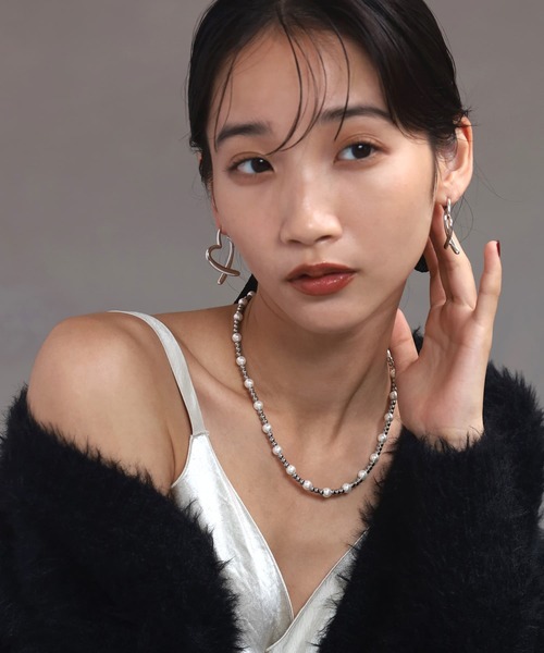 LHME(エルエイチエムイー)の「【WEB限定】“MELLOW”パールミックスボールチェーンネックレス(ミディアム)/ステンレススティール【LHME / エルエイチエムイー】(ネックレス・レディース・ホワイト×シルバー・46cm)」の10枚目の写真