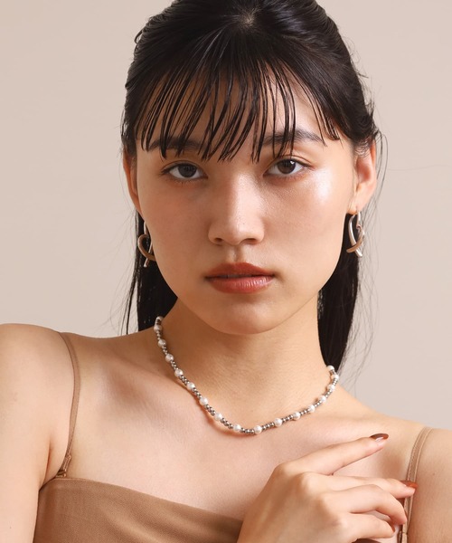 LHME(エルエイチエムイー)の「【WEB限定】“MELLOW”パールミックスボールチェーンネックレス(ミディアム)/ステンレススティール【LHME / エルエイチエムイー】(ネックレス・レディース・ホワイト×シルバー・46cm)」の13枚目の写真
