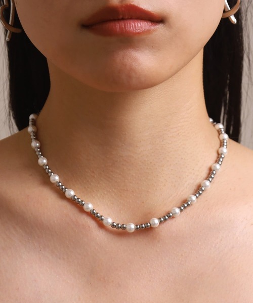 LHME(エルエイチエムイー)の「【WEB限定】“MELLOW”パールミックスボールチェーンネックレス(ミディアム)/ステンレススティール【LHME / エルエイチエムイー】(ネックレス・レディース・ホワイト×シルバー・46cm)」の15枚目の写真