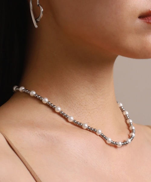 LHME(エルエイチエムイー)の「【WEB限定】“MELLOW”パールミックスボールチェーンネックレス(ミディアム)/ステンレススティール【LHME / エルエイチエムイー】(ネックレス・レディース・ホワイト×シルバー・46cm)」の16枚目の写真