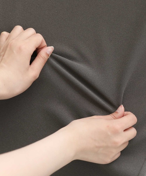 n'OrLABEL(ノアールレーベル)の「『肩フリルサロペット』(サロペット/オーバーオール・レディース・チャコール/ブラック・2/1)」の9枚目の写真