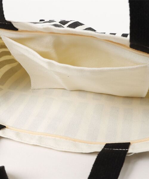 Ritzy（リッツィー）の「北欧柄 キャンバストートバッグ（トートバッグ・レディース・ブラック・FREE）」の8枚目の写真