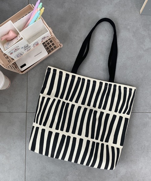 Ritzy（リッツィー）の「北欧柄 キャンバストートバッグ（トートバッグ・レディース・ブラック・FREE）」の5枚目の写真