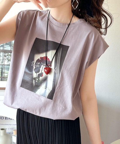 classicalelf（クラシカルエルフ）の「シンプルなのに着映える！お花フォトプリントシルケット加工フレンチスリーブTシャツ（Tシャツ/カットソー・レディース・モーブ系/チャコール/ホワイト・LARGE/MEDIUM/SMALL/X-LARGE）」の3枚目の写真
