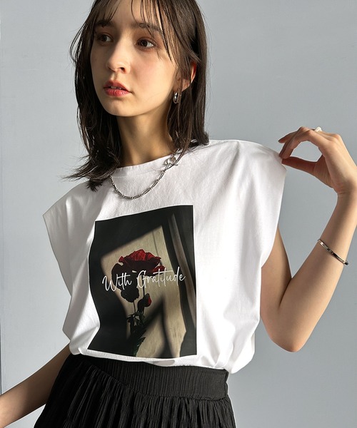 classicalelf（クラシカルエルフ）の「シンプルなのに着映える！お花フォトプリントシルケット加工フレンチスリーブTシャツ（Tシャツ/カットソー・レディース・モーブ系/チャコール/ホワイト・LARGE/MEDIUM/SMALL/X-LARGE）」の11枚目の写真