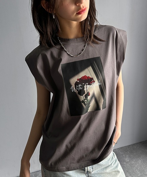 classicalelf（クラシカルエルフ）の「シンプルなのに着映える！お花フォトプリントシルケット加工フレンチスリーブTシャツ（Tシャツ/カットソー・レディース・モーブ系/チャコール/ホワイト・LARGE/MEDIUM/SMALL/X-LARGE）」の5枚目の写真