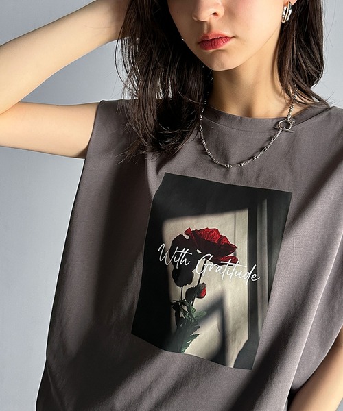 classicalelf（クラシカルエルフ）の「シンプルなのに着映える！お花フォトプリントシルケット加工フレンチスリーブTシャツ（Tシャツ/カットソー・レディース・モーブ系/チャコール/ホワイト・LARGE/MEDIUM/SMALL/X-LARGE）」の8枚目の写真