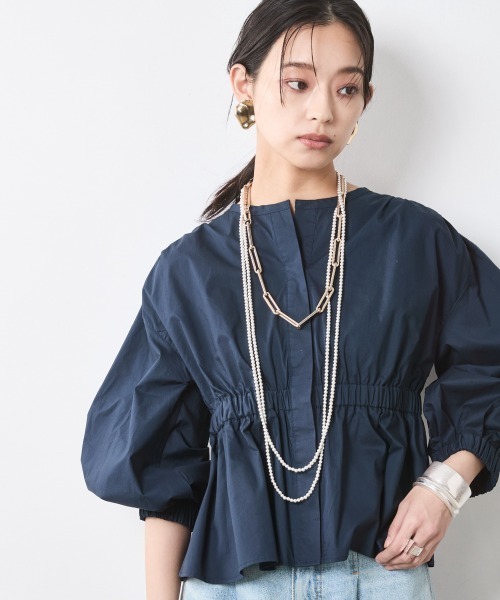CHIC STYLE(シックスタイル)の「パフスリーブギャザーブラウス<大きいサイズ有>シックスタイル(シャツ/ブラウス・レディース・オフホワイト/ネイビー・L/M/5L/4L/3L/LL)」の2枚目の写真