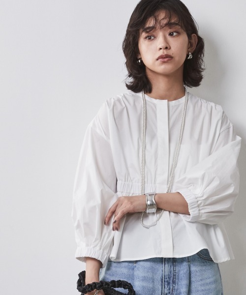 CHIC STYLE(シックスタイル)の「パフスリーブギャザーブラウス<大きいサイズ有>シックスタイル(シャツ/ブラウス・レディース・オフホワイト/ネイビー・L/M/5L/4L/3L/LL)」の1枚目の写真