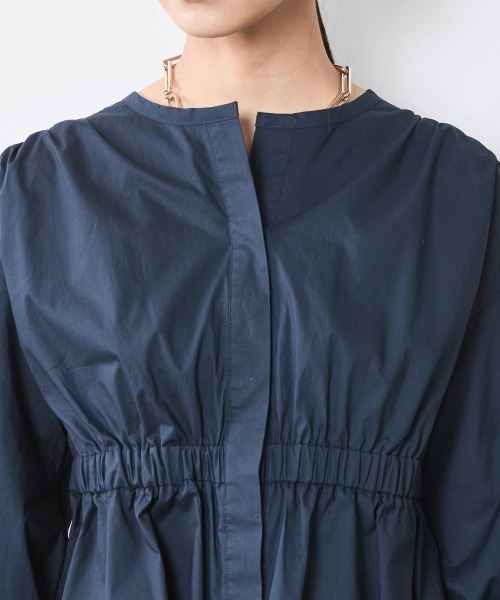 CHIC STYLE(シックスタイル)の「パフスリーブギャザーブラウス<大きいサイズ有>シックスタイル(シャツ/ブラウス・レディース・オフホワイト/ネイビー・L/M/5L/4L/3L/LL)」の11枚目の写真