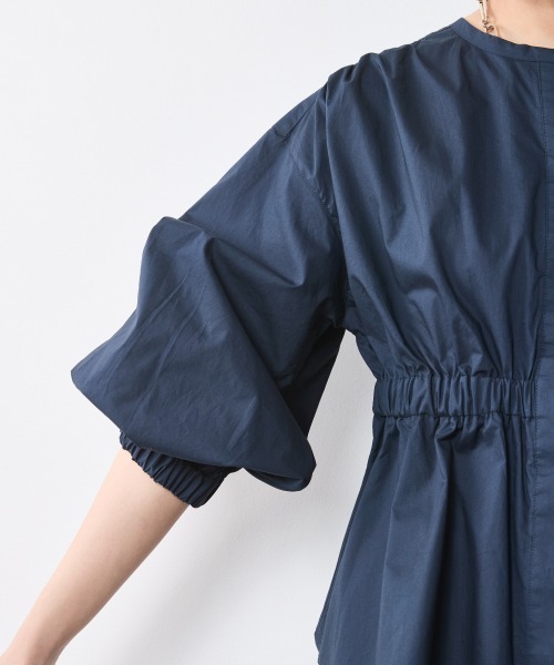 CHIC STYLE(シックスタイル)の「パフスリーブギャザーブラウス<大きいサイズ有>シックスタイル(シャツ/ブラウス・レディース・オフホワイト/ネイビー・L/M/5L/4L/3L/LL)」の14枚目の写真