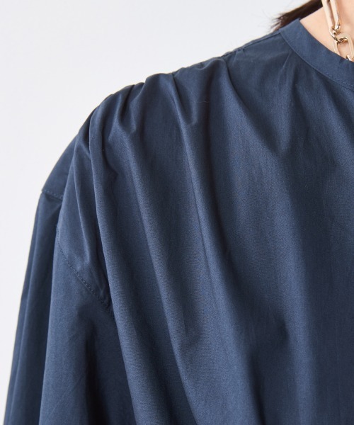 CHIC STYLE(シックスタイル)の「パフスリーブギャザーブラウス<大きいサイズ有>シックスタイル(シャツ/ブラウス・レディース・オフホワイト/ネイビー・L/M/5L/4L/3L/LL)」の16枚目の写真