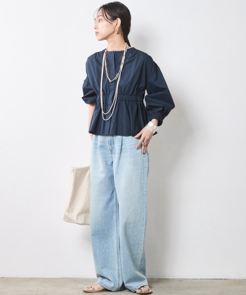 CHIC STYLE(シックスタイル)の「パフスリーブギャザーブラウス<大きいサイズ有>シックスタイル(シャツ/ブラウス・レディース・オフホワイト/ネイビー・L/M/5L/4L/3L/LL)」の3枚目の写真