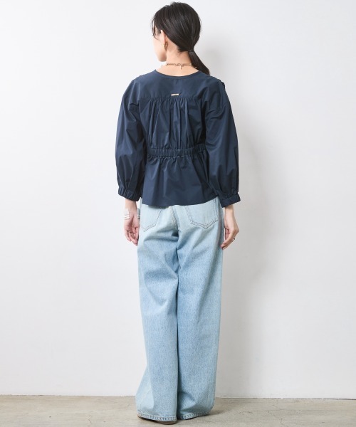 CHIC STYLE(シックスタイル)の「パフスリーブギャザーブラウス<大きいサイズ有>シックスタイル(シャツ/ブラウス・レディース・オフホワイト/ネイビー・L/M/5L/4L/3L/LL)」の4枚目の写真