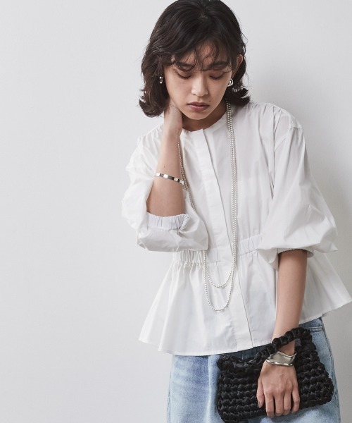 CHIC STYLE(シックスタイル)の「パフスリーブギャザーブラウス<大きいサイズ有>シックスタイル(シャツ/ブラウス・レディース・オフホワイト/ネイビー・L/M/5L/4L/3L/LL)」の6枚目の写真