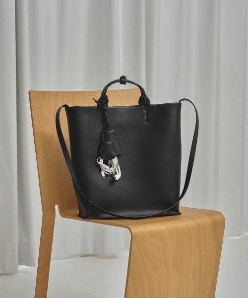 TODAYFUL（トゥデイフル）の「Useful Leather Bag(L)（トートバッグ・レディース・ブラック・FREE）」の3枚目の写真