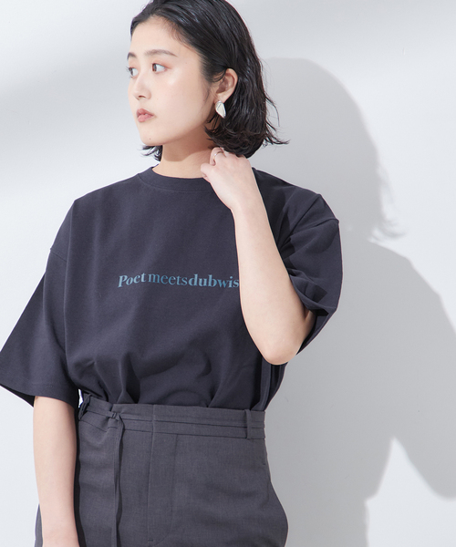 journal standard L'essage(ジャーナルスタンダードレサージュ)の「POETMEETSDUBWISE LOGO Low Oversized:Tシャツ(Tシャツ/カットソー・レディース・ライトグレー/ネイビー・FREE)」の2枚目の写真