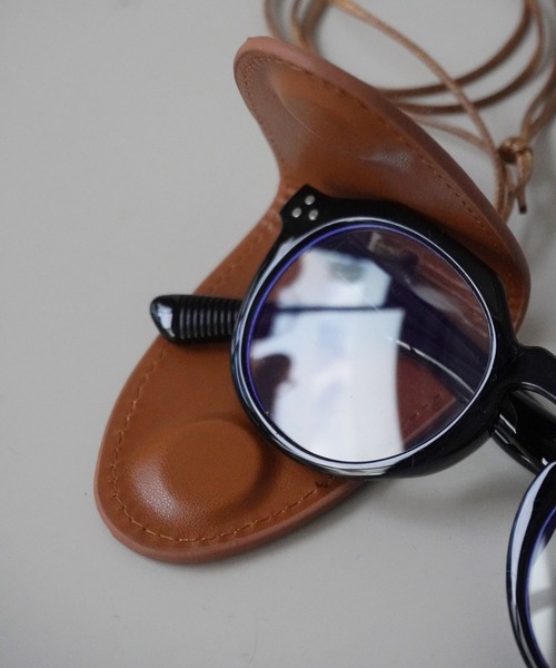 Port（ポート）の「【 Port / ポート 】 フェイクレザー メガネ サングラス ホルダー ネックレス（サングラス・レディース・ブラック/ブラウン/ブラック系その他/ブラウン系その他・FREE）」の5枚目の写真