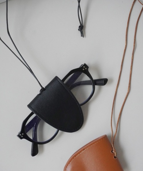 Port（ポート）の「【 Port / ポート 】 フェイクレザー メガネ サングラス ホルダー ネックレス（サングラス・レディース・ブラック/ブラウン/ブラック系その他/ブラウン系その他・FREE）」の9枚目の写真