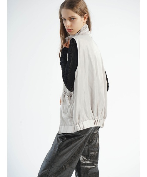 :ETHROF(イーサオブ)の「MESH POCKET DOUBLE ZIP VEST(ベスト・レディース・グレー/アイボリー/ブラック・FREE)」の4枚目の写真