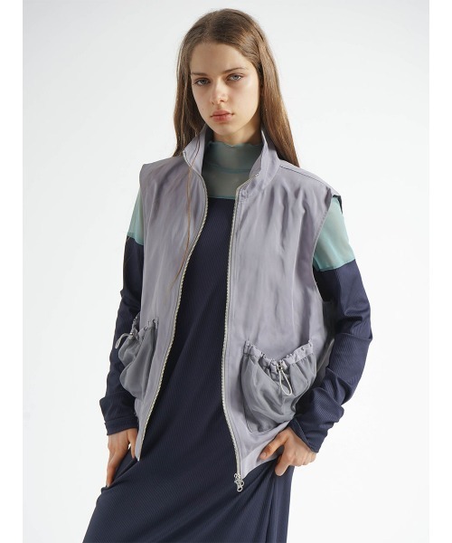 :ETHROF(イーサオブ)の「MESH POCKET DOUBLE ZIP VEST(ベスト・レディース・グレー/アイボリー/ブラック・FREE)」の11枚目の写真
