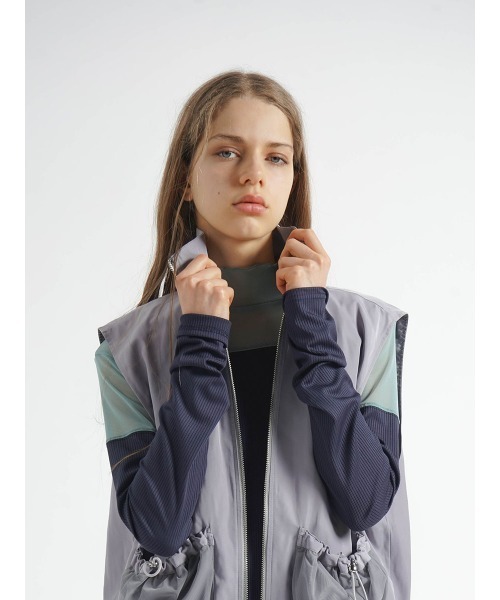 :ETHROF(イーサオブ)の「MESH POCKET DOUBLE ZIP VEST(ベスト・レディース・グレー/アイボリー/ブラック・FREE)」の12枚目の写真