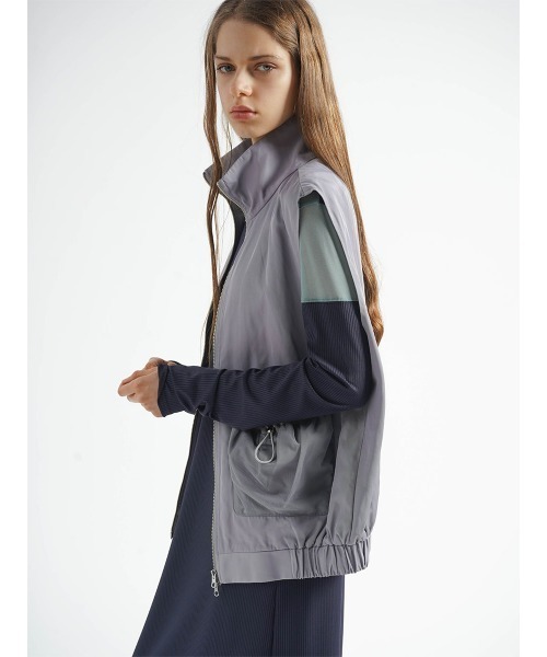 :ETHROF(イーサオブ)の「MESH POCKET DOUBLE ZIP VEST(ベスト・レディース・グレー/アイボリー/ブラック・FREE)」の13枚目の写真
