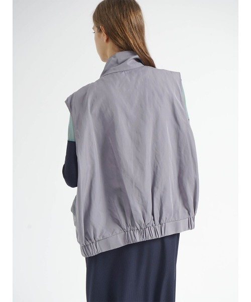:ETHROF(イーサオブ)の「MESH POCKET DOUBLE ZIP VEST(ベスト・レディース・グレー/アイボリー/ブラック・FREE)」の14枚目の写真