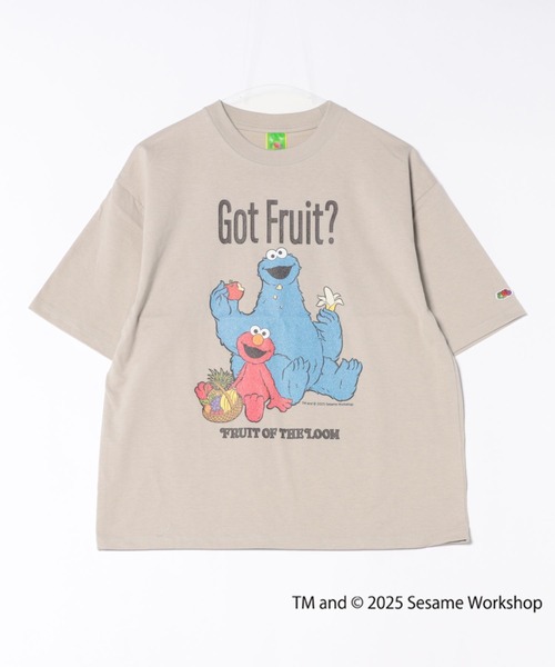 FRUIT OF THE LOOM(フルーツオブザルーム)の「SESAME STREET×FTL Illust T-Shirt B / コラボ / セサミストリート / 半袖 / 前面 / キャラクター / イラスト / プリント / ワンポイント / ロゴ / ユニセックス(Tシャツ/カットソー・メンズ・チャコール/ライトベージュ・S/M/L)」の10枚目の写真