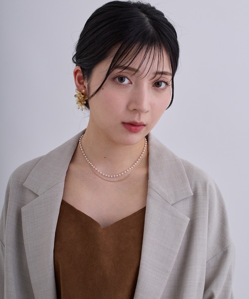 CALIN STANDARD(カリンスタンダード)の「◆◆金属アレルギー対応◆◆〈ecru〉フラワードロップパールイヤリング(イヤリング・レディース・ゴールド・FREE)」の5枚目の写真