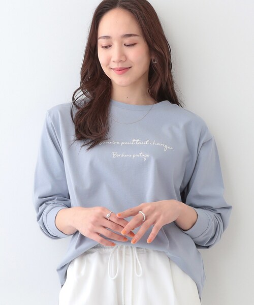 SHOO・LA・RUE（シューラルー）の「【洗える/S-LL】一枚でもレイヤードでも グラフィック長袖Tシャツ（Tシャツ/カットソー・レディース・ホワイト系1/ホワイト系2/ブラック系1/ベージュ系その他6/イエロー系その他4/ネイビー系2/ブルー系8/チャコール・01/03/04/02）」の7枚目の写真