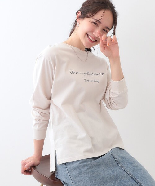 SHOO・LA・RUE（シューラルー）の「【洗える/S-LL】一枚でもレイヤードでも グラフィック長袖Tシャツ（Tシャツ/カットソー・レディース・ホワイト系1/ホワイト系2/ブラック系1/ベージュ系その他6/イエロー系その他4/ネイビー系2/ブルー系8/チャコール・01/03/04/02）」の5枚目の写真