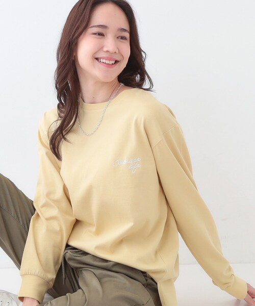 SHOO・LA・RUE（シューラルー）の「【洗える/S-LL】一枚でもレイヤードでも グラフィック長袖Tシャツ（Tシャツ/カットソー・レディース・ホワイト系1/ホワイト系2/ブラック系1/ベージュ系その他6/イエロー系その他4/ネイビー系2/ブルー系8/チャコール・01/03/04/02）」の8枚目の写真