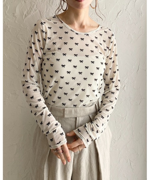 She's Closet（シーズクローゼット）の「フロッキーリボンクルーネック長袖シースルー/シアーロングTシャツカットソートップス（Tシャツ/カットソー・レディース・ブラック/グレー/アイボリー・FREE）」の4枚目の写真