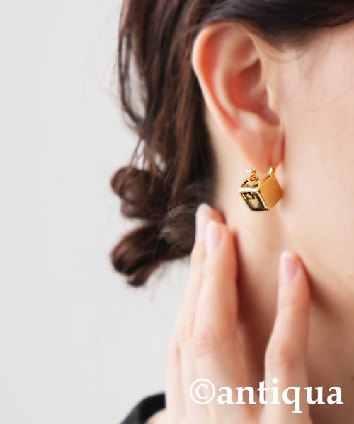 antiqua（アンティカ）の「ブロックピアス（ピアス（両耳用）・レディース・ゴールド/シルバー・フリー）」の2枚目の写真