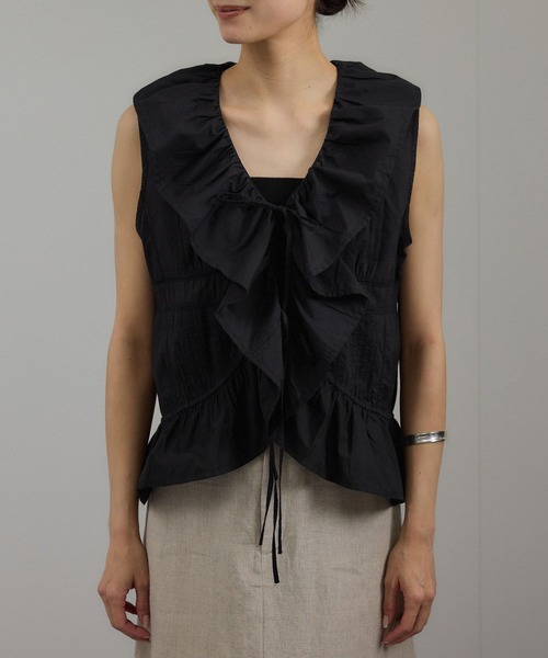 SALON adam et rope'（サロン アダム エ ロペ）の「【WEB限定】フロントリボンフリルタンク / フリルジレ（シャツ/ブラウス・レディース・オフホワイト/ブラック/ブラウン系その他2・FREE）」の17枚目の写真