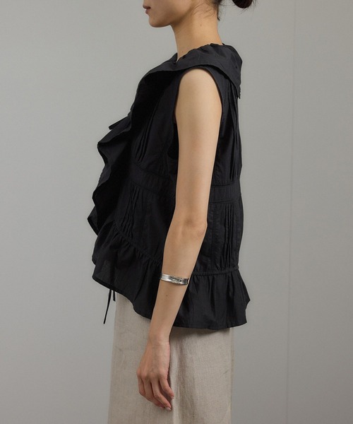 SALON adam et rope'（サロン アダム エ ロペ）の「【WEB限定】フロントリボンフリルタンク / フリルジレ（シャツ/ブラウス・レディース・オフホワイト/ブラック/ブラウン系その他2・FREE）」の18枚目の写真