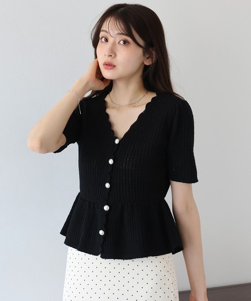 BLUEEAST（ブルーイースト）の「パールボタンペプラムニット（ニット/セーター・レディース・アイボリー/ブラック/ライトカーキ/ピンク/ブラウン・MEDIUM）」の7枚目の写真