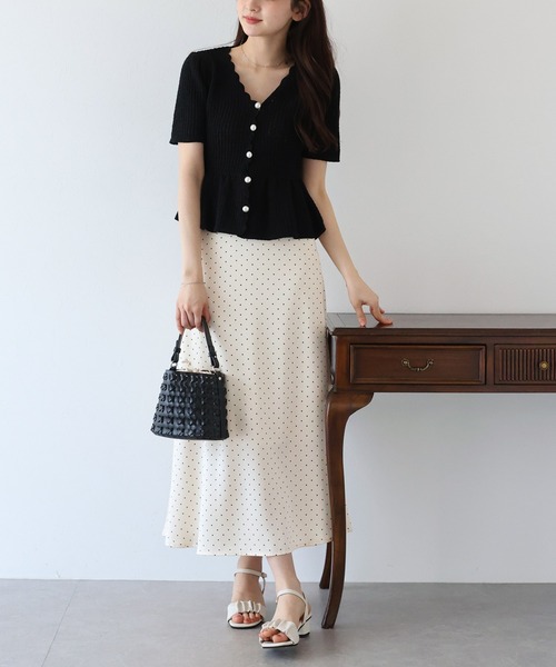 BLUEEAST（ブルーイースト）の「パールボタンペプラムニット（ニット/セーター・レディース・アイボリー/ブラック/ライトカーキ/ピンク/ブラウン・MEDIUM）」の10枚目の写真