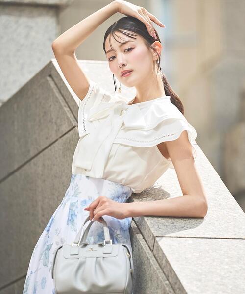 SWINGLE（スウィングル）の「ラッフルカラーボウタイブラウス（シャツ/ブラウス・レディース・ネイビー/レッド/オフホワイト・FREE）」の7枚目の写真