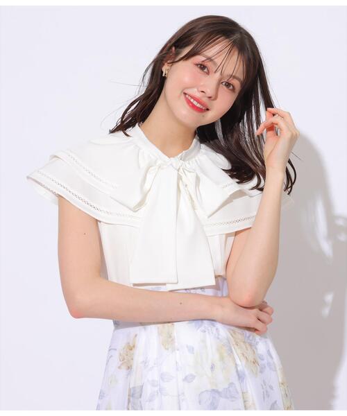 SWINGLE（スウィングル）の「ラッフルカラーボウタイブラウス（シャツ/ブラウス・レディース・ネイビー/レッド/オフホワイト・FREE）」の11枚目の写真