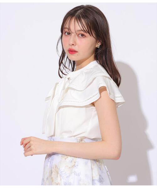 SWINGLE（スウィングル）の「ラッフルカラーボウタイブラウス（シャツ/ブラウス・レディース・ネイビー/レッド/オフホワイト・FREE）」の12枚目の写真