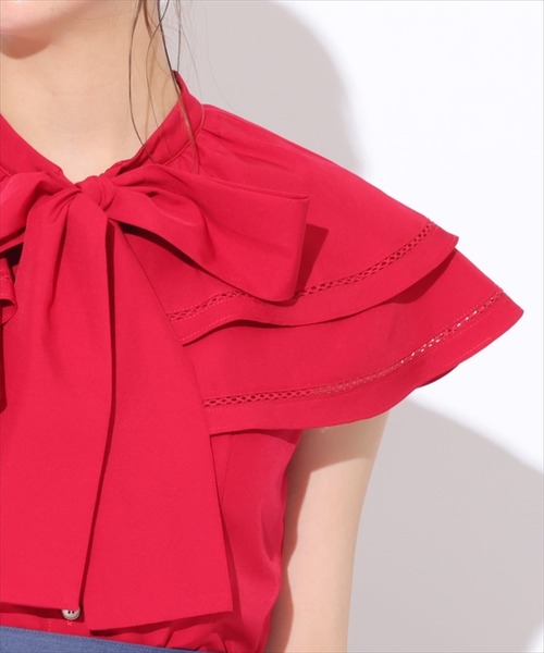 SWINGLE（スウィングル）の「ラッフルカラーボウタイブラウス（シャツ/ブラウス・レディース・ネイビー/レッド/オフホワイト・FREE）」の21枚目の写真