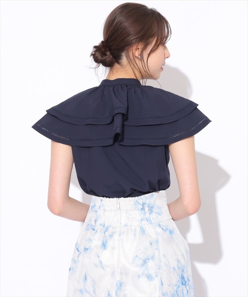SWINGLE（スウィングル）の「ラッフルカラーボウタイブラウス（シャツ/ブラウス・レディース・ネイビー/レッド/オフホワイト・FREE）」の19枚目の写真