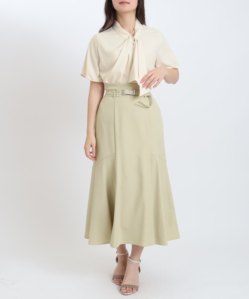 TRUDEA(トルディア)の「ゴールドループボウタイとろみブラウス(ビジネスシャツ・レディース・ホワイト×ブルー/ベージュ/ホワイト/ワイン/ブルーグリーン/ホワイト×ネイビー/ネイビー・MEDIUM/LARGE)」の12枚目の写真