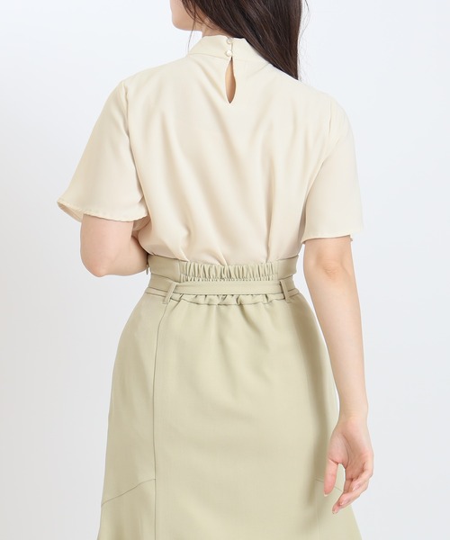 TRUDEA(トルディア)の「ゴールドループボウタイとろみブラウス(ビジネスシャツ・レディース・ホワイト×ブルー/ベージュ/ホワイト/ワイン/ブルーグリーン/ホワイト×ネイビー/ネイビー・MEDIUM/LARGE)」の11枚目の写真