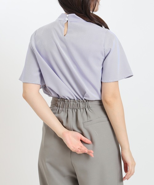 TRUDEA(トルディア)の「ゴールドループボウタイとろみブラウス(ビジネスシャツ・レディース・ホワイト×ブルー/ベージュ/ホワイト/ワイン/ブルーグリーン/ホワイト×ネイビー/ネイビー・MEDIUM/LARGE)」の15枚目の写真