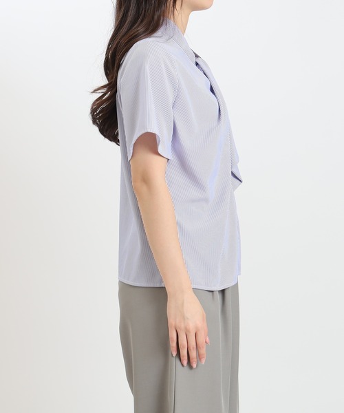 TRUDEA(トルディア)の「ゴールドループボウタイとろみブラウス(ビジネスシャツ・レディース・ホワイト×ブルー/ベージュ/ホワイト/ワイン/ブルーグリーン/ホワイト×ネイビー/ネイビー・MEDIUM/LARGE)」の18枚目の写真
