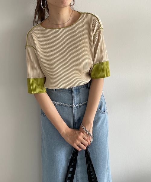 210nouve(トゥージュヌーブ)の「袖 配色 プリーツ ボートネック トップス(Tシャツ/カットソー・レディース・ブラック/アイボリー/ベージュ/グレー・FREE)」の2枚目の写真
