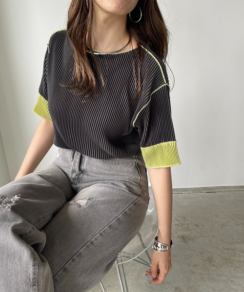 210nouve(トゥージュヌーブ)の「袖 配色 プリーツ ボートネック トップス(Tシャツ/カットソー・レディース・ブラック/アイボリー/ベージュ/グレー・FREE)」の1枚目の写真